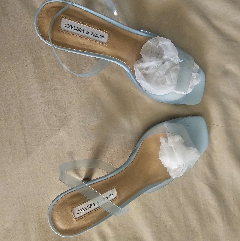 NWOT Chelsea & violet heel sandals light blue size 9.5!